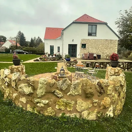 Feher Bagoly Vendeghaz Kovacsszenaja